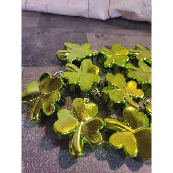 Shiny green Saint Patrick's Day Clover ornament set - Picture 4 of 5